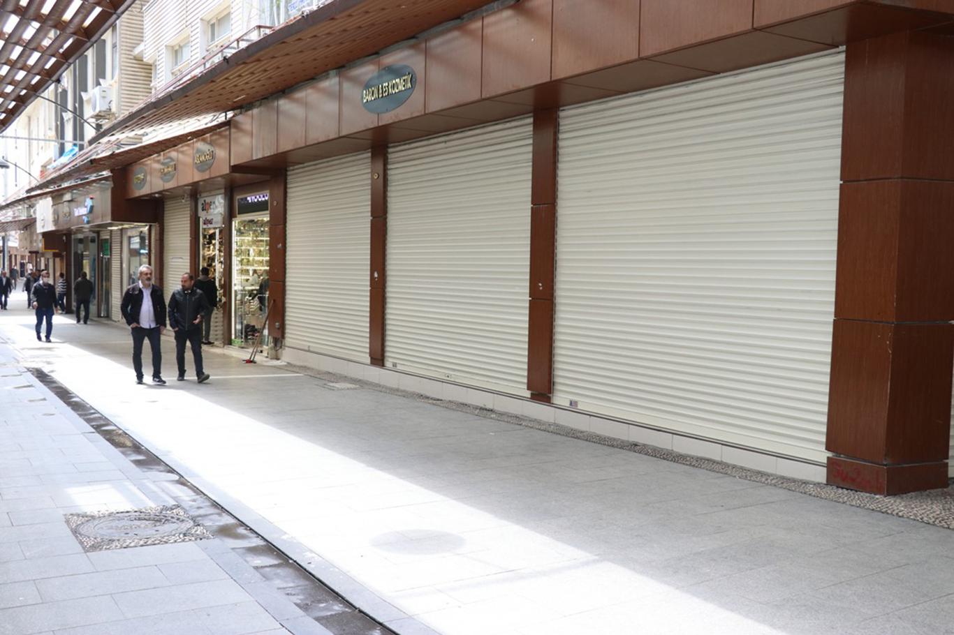 Gaziantep’te vatandaşlar güneşli havayı görünce ‘Evde Kal’madı